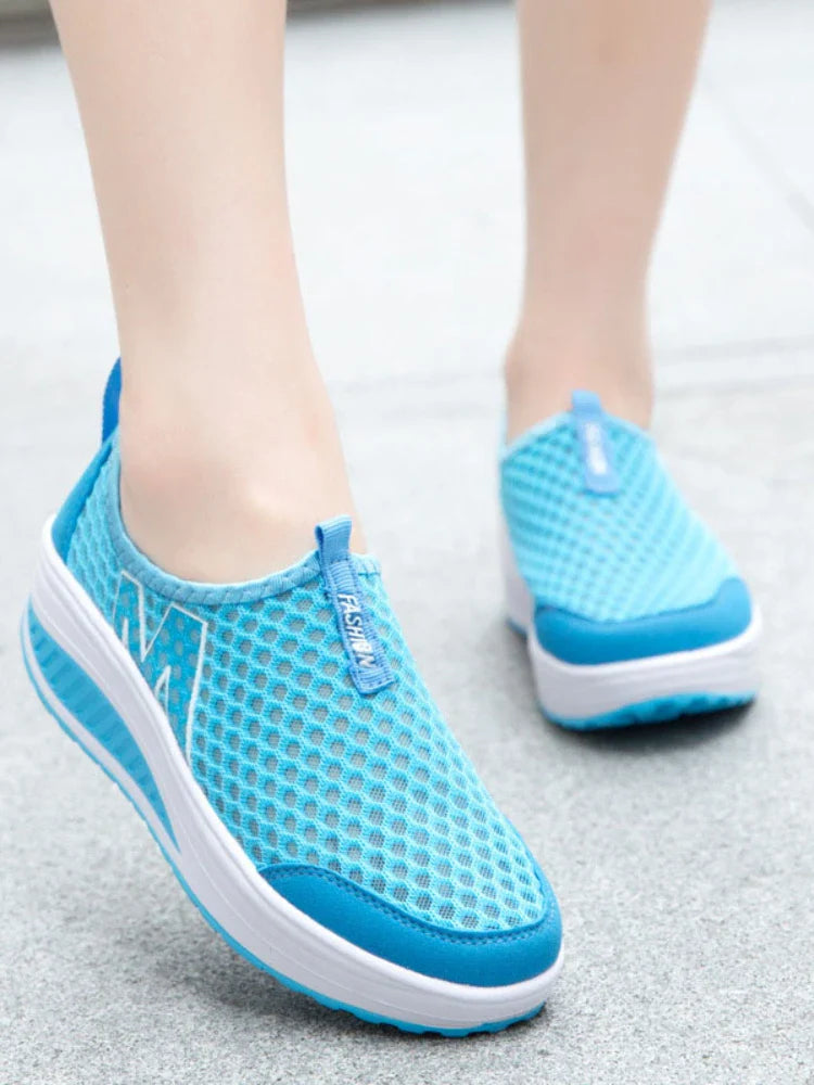 LightM™ Lightweight, breathable trainers